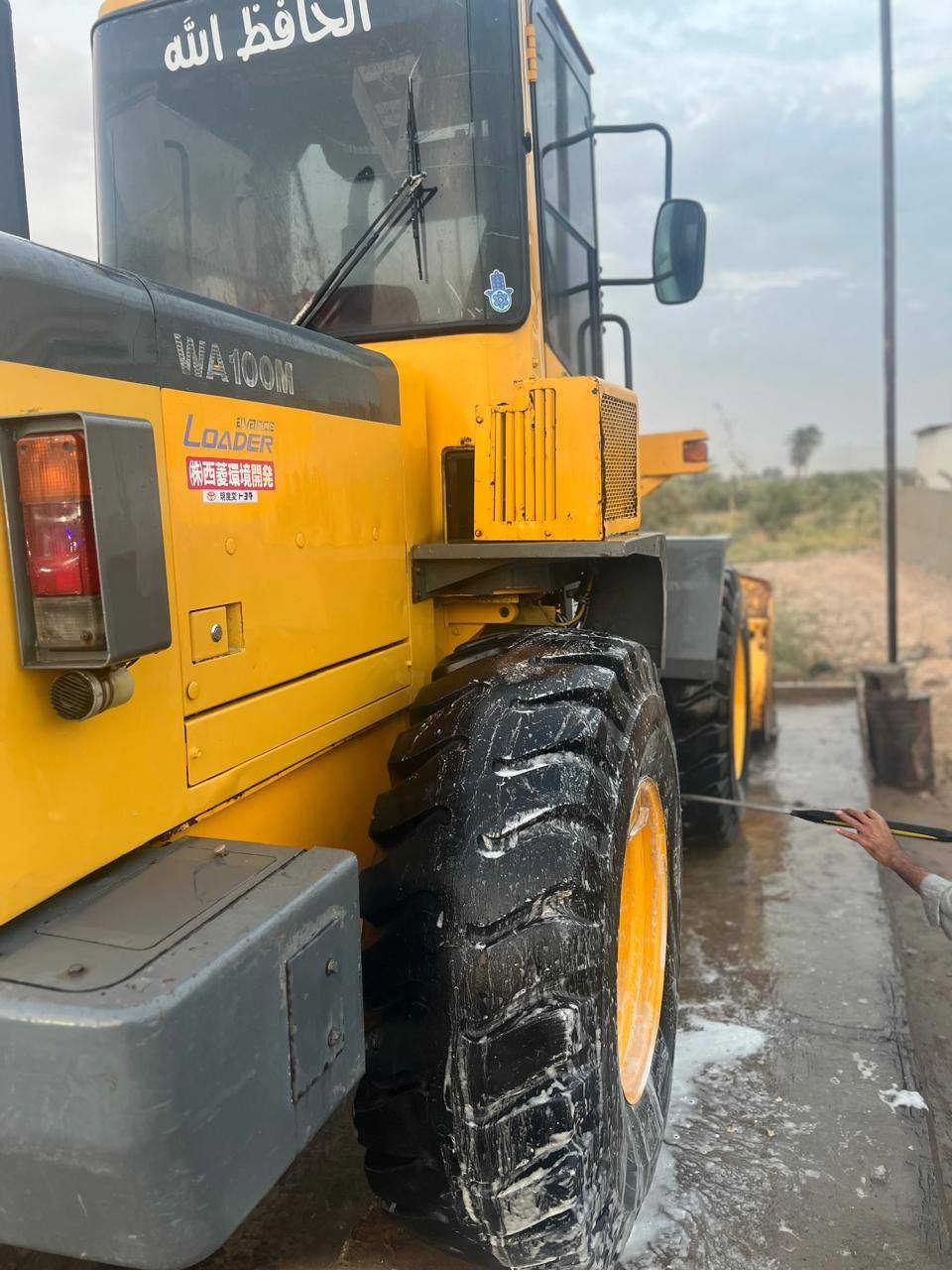 السلام عليكم. شفل كوماتسو حجم 100 دخول جديد   تبريد شغال  شفل جاهز للعمل  الاستفسار ***********......     ***********
