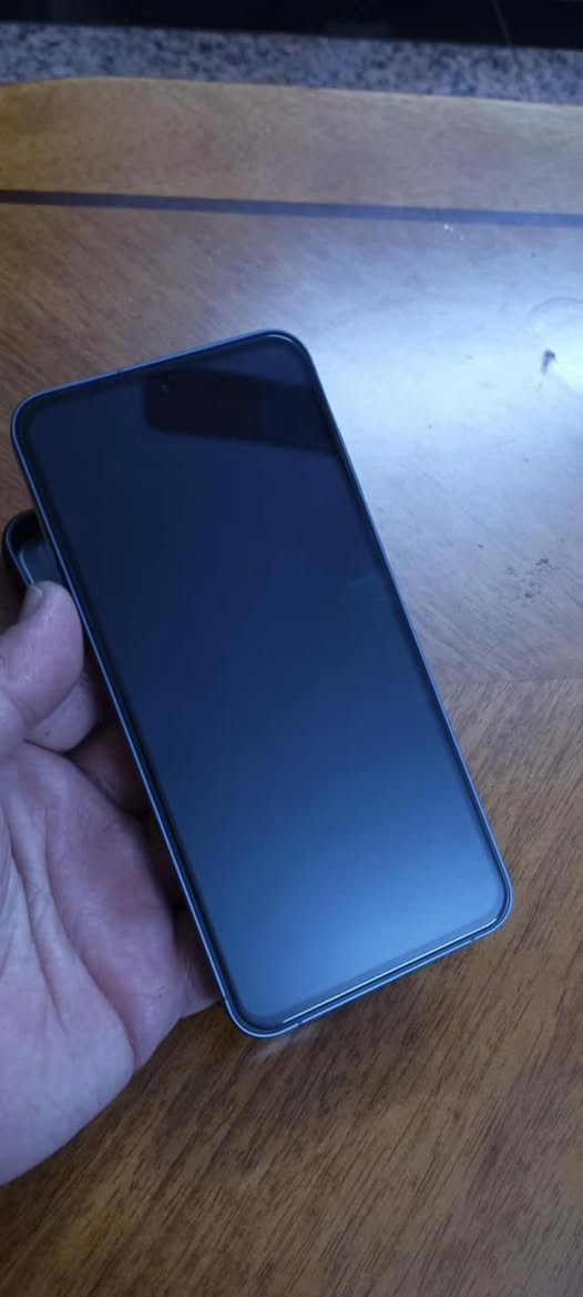 كلكسي A55  باكيت وشاحنه وكيبله ممفتوح بعده للبيع تلفون جدا نظيف استعمال سبوع  فقط وتحي وتفحص السعر 390 الف حت لاسق شركه مشالعه منه ذاكره 256    بغداد سيديه ***********
