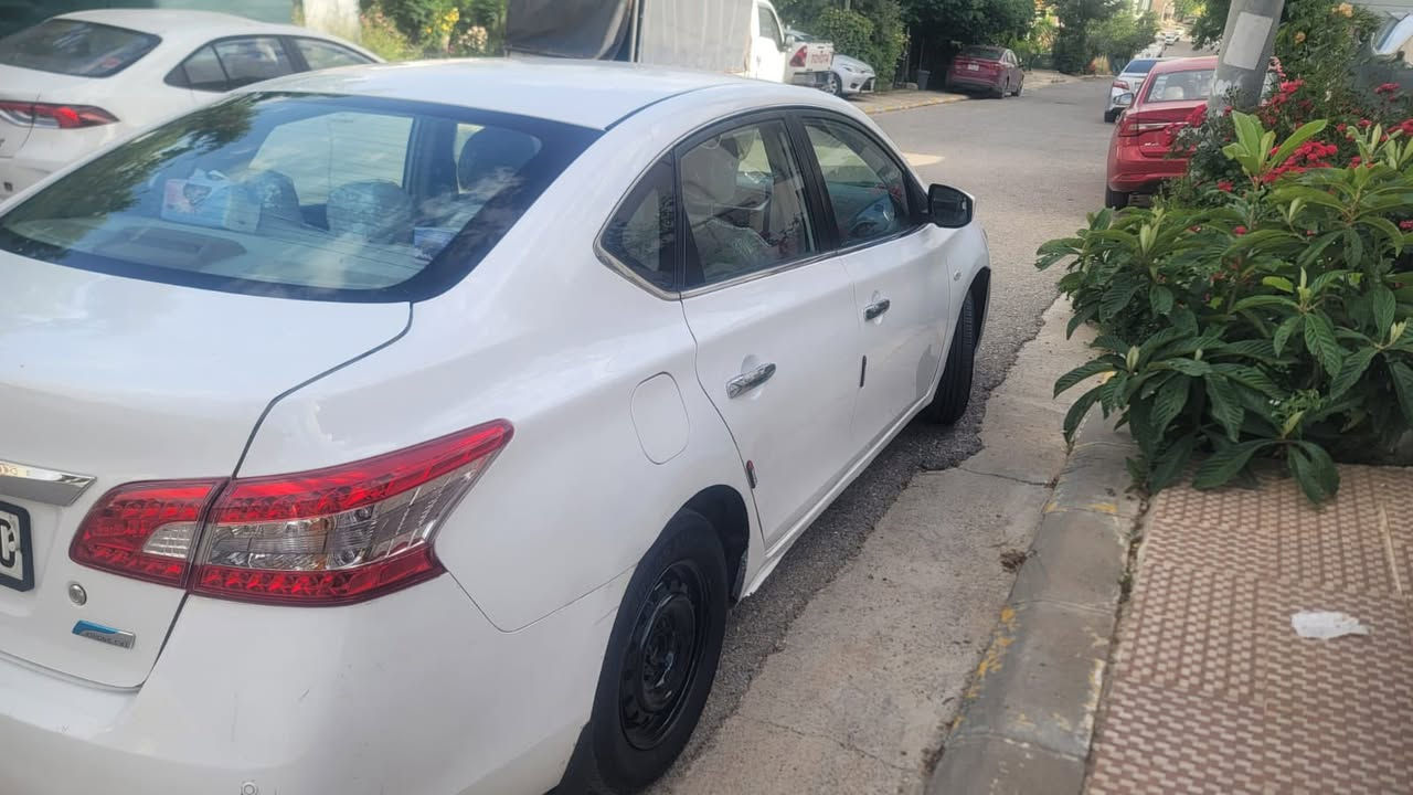 نيسان سنترا ٢٠١٥ خليجي 

نظيفه تخم تايرات جدد 

باتري جديد سبير جديد 

كلشي جديد بيها بيه طختين بارد 

محرك شرط كير شرط ماشيه ١٦٧ للف

باقي الاسفسار واتس اب ***********
