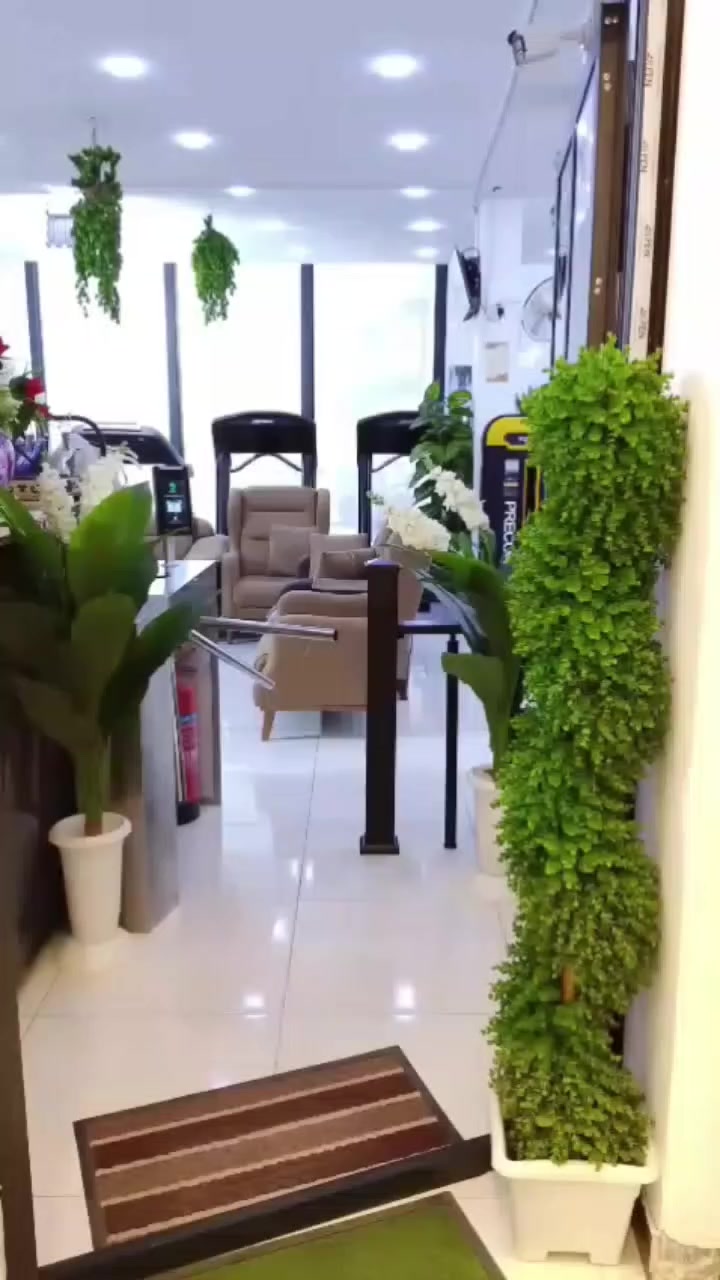 اليوم نكسر حدودنا… مو بس نتمرّن.
العرق اليوم… فخر باچر.
هنا نصنع القوة مو الأعذار.
إذا تعبت… اعرف إنك قريب توصل.
لا توقف… القوة تبدي من هنا.
كل تمرين يقربك من النسخة الأقوى منك.
ارفع الأوزان وارفع ثقتك بنفسك.
الجيم مو مكان… الجيم أسلوب حياة.
الإرادة أقوى من أي تعب.
القوة تصنعها بإيدك.
🔥💪في
جم باور ليدي) 😉
الدورة المهديه الثانيه مقابل فلافل لوزه 
***********
