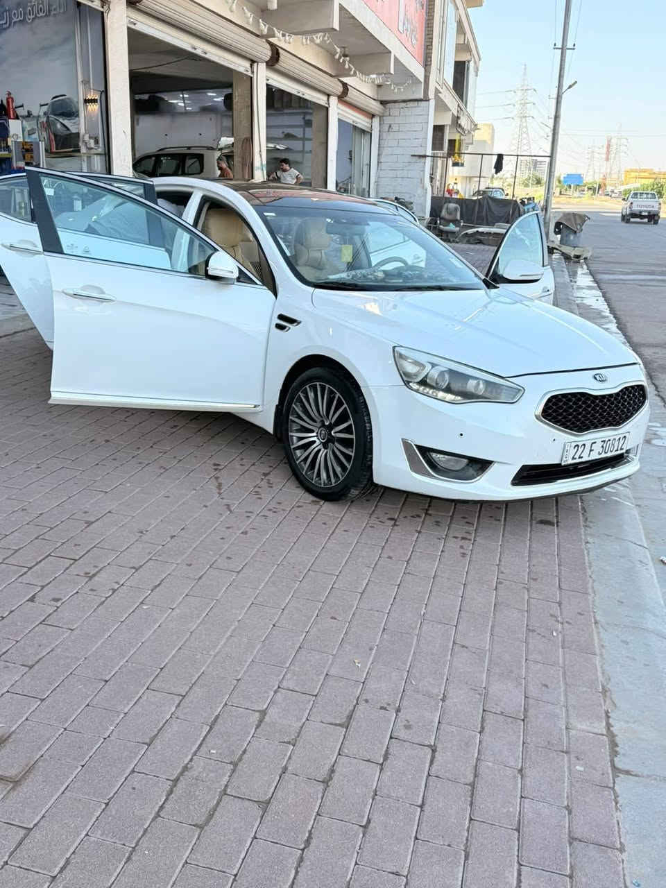 كادنزا 2014 خليجي 
بيه صبغ جاملغ امامي يسرى واباب عكس السائق قدر شبر مواصافت VIB السعر 125$ وبيه مجال تفاصيل اكثر اتصل على الرقم الهاتف ***********
