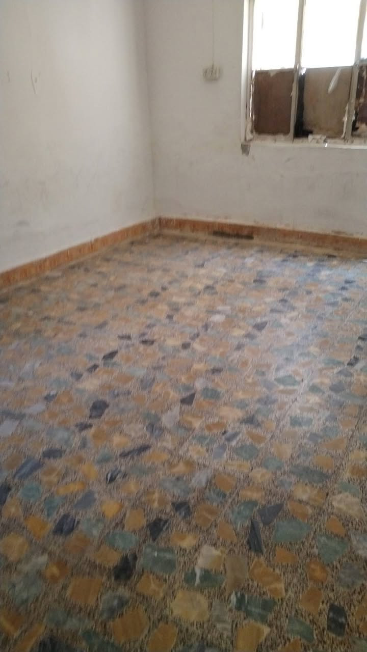 اللهم صل على محمد وآل محمد نصف بيت خلفي من ركن وليس دولان في حي الانصار للإيجار شارع متوسطة الاحرار يوجد خزان ماء ماطور خط مولده للإستفسار الاتصال *********** متوفر واتساب
