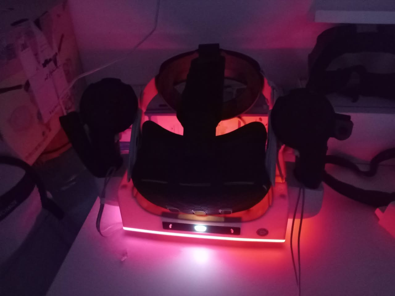 Meta quest 3 512g 
نضافة 99% كلش كلش نضيفة و مرتبه

كامله ملحقات سوالفها شاحنه و كارتون كلشي كامل

ستراب بطارية ينطيك ساعه ونص اضافية

جنطة للحماية

كفرات ل يدات حماية جلاتين شركة BOBOVR معروفه

كفرات حماية أمامية ل نضارة

قاعدة شحن RGB
وياها بطاريات شحن ل يدات

فان مبرد ل وجه يجي وياه وسادة اضافية و اسفنج إضافي ل وجه

كارتون و سوالف كاملة

العاب وياها فوك 40 لعبة
( باتمان - رزدنت ايفل 4 - اساسن كرييد - ايرون مان - بلايد اند سورس - هارد بلت - بون لاب - وغيرها بعد من العاب قوية)

سعر 650 متوفر توصيل جميع محافضات العراق

مكاني بغداد زعفرانية شارع المعهد

***********
