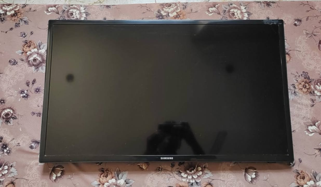 سلام عليكم شاشه بلازما للبيع حجم 32 نوعيهSAMSUNG  مع درع حمايه وبدون نت وبحاله جيدا جدا ونظافه فول بسعر 80 وبيها مجال . التواصل خاص. او واتساب ***********
