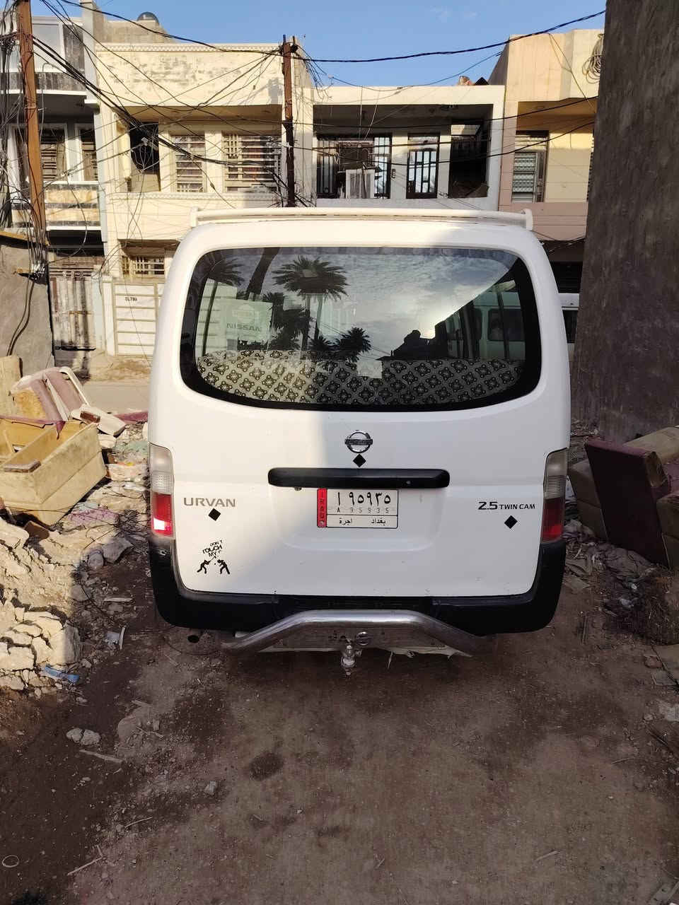سلام عليكم من رخصة الادمن نيسان  يورفان موديل 2010 للبيع بيها ضربه بل باب ابصف السايق ومعدل وهو والتكم ع البارد والمحرك ينقص كل بين كل تبديله وكير اكسن مكفولات السعر 115وبيه مجال قليل المكان الدوره الهاتف ***********
