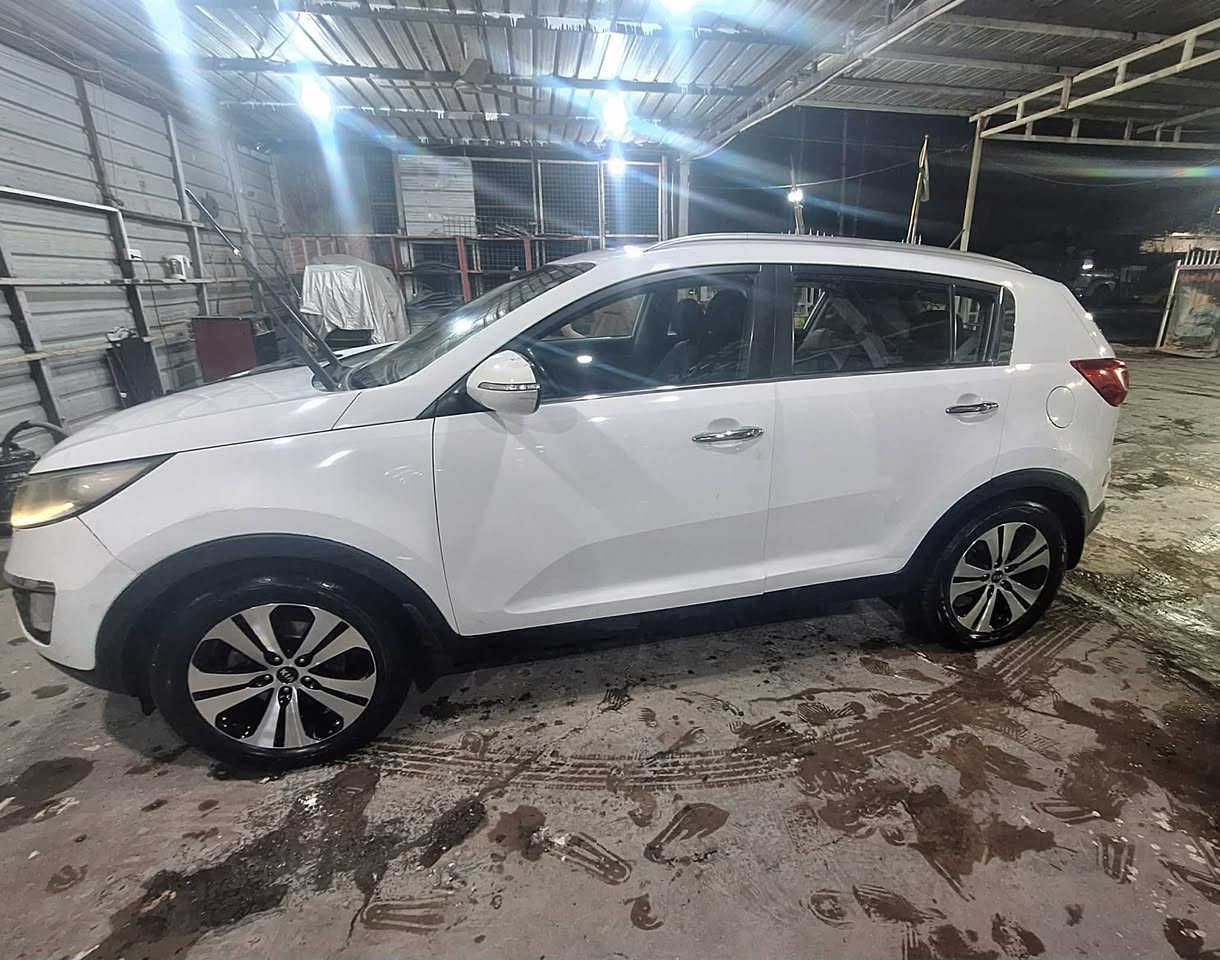 التفاصيل 
موديل ٢٠١٢ 
ماشيه ١٧٢ 
بيها بارد على كد شبرين الجاملغ الخلفي عكس السايق بالصور ورصعات ٢ لو خفيفه مامبينه الي يحب يسويلها سونار حاضر 
تبريد كير مكينه مكفولات 
رقم السيارة سليمانيه بااسمي 
مكاني بغداد الاعظمية رقم الموبايل ***********
