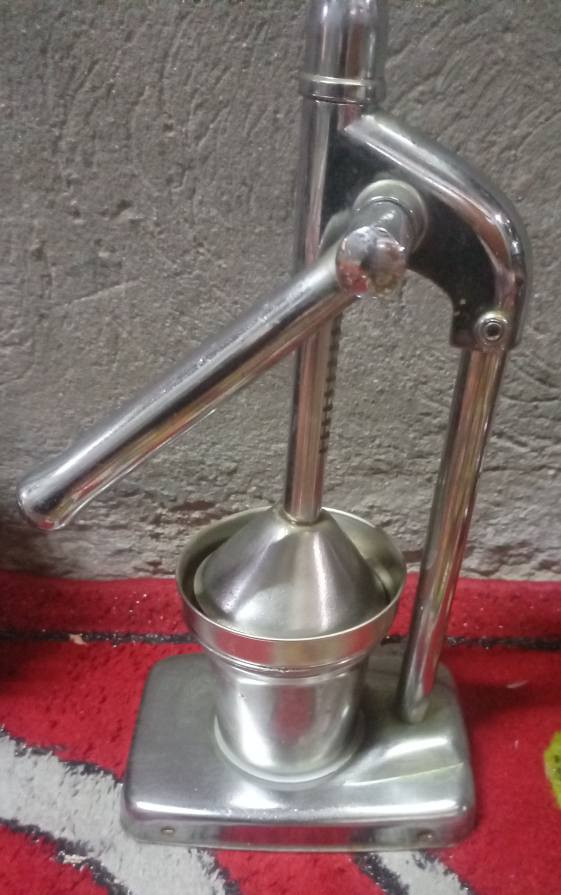 سلام عليكم غراض البيع كلمن وسعره عنوان بغداد ***********
