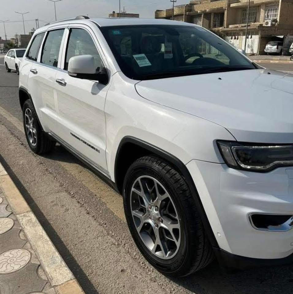 سلام عليكم
جيب كراند شيروكي  لمتد ( خـليـجـي ) 
‏‎موديل  (2020  فول مواصفات  
المحرك : V6.  3.6L ‎  
 السياره جديده 
ماشي73الف كيلو حقيقي
رقم بغداد الجديد بسمي تحويل ثاني يوم  ؟
سياره مكفوله من الصبغ و التبديل و البارد عد جز صبغ بالدعاميه فقط 
سياره جديده جدا 
سياره جديده استخدم شخصي و قليل 
‏‎ 
‏‎* المواصفات :
‏‎*رادار امامي وجانبي 
‏‎* نقطة عمياء .
‏‎*داخل جلد 
‏‎* دفع رباعي 4x4 . 
‏‎* فرش المقاعد من الجلد . 
‏‎*صفي المقاعد الأمامية كهربائية .
‏‎* ذاكرة لحفظ وضعيات الجلوس . 
‏‎* صفي المقاعد الأمامية مع تدفئة . 
‏‎* صف المقاعد الخلفية مع تدفئة . 
‏‎* ويل قياس 20 انج .
‏‎* مقود السائق كهربائي . 
‏‎* تدفئة ستيرن . 
‏‎* فتحت سقف .
‏‎* شاشه كبيرة 8.4 انج .
‏‎* نظام الملاحة (GPS) . 
‏‎* نظام خاص للطرق الوعرة . 
‏‎* مصابيح امامية زنون . 
‏‎* المصابيح الأمامية مع LED لايت  تبديل عدسات 4 دولار. 
‏‎* كشافات ضباب بروجكتر زنون . 
‏‎* تشغيل عن بعد .
‏‎* صندوق كهربائي .
‏‎*  حساسات أمامية . 
‏‎*  حساسات خلفية .
‏‎* كاميرا خلفية .
‏‎* بخاخ ماء لتنظيف المصابيح الامامية .
‏‎* مرايا بخاصية التعتيم الذاتي . 
‏‎* مرايا جانبية قابلة للطي . 
‏‎* بلوتوث تلفون . 
‏‎* محدد سرعة . 
‏‎* نظام تشغيل واطفاء اوتماتيكي للمحرك للتوفير من صرف الوقود . ( Auto Start System ) .
‏‎* نظام بريك اوتماتيكي ( Auto Break System ) .
السعر 288وبيها مجال مكان السياره ميسان رقمي ***********
