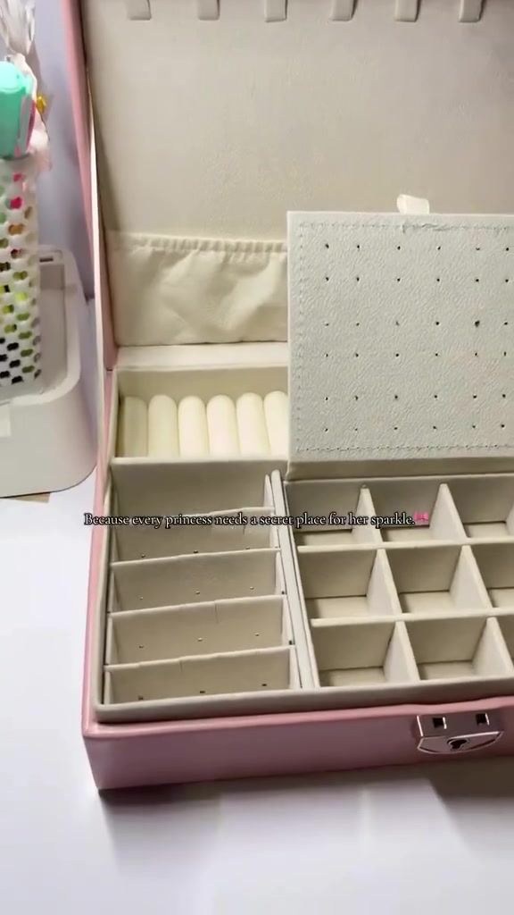 الاكسسوارت يوميه ضايعة وخلصة وقت الطلعة
 ننخبص وندور عليهن يختفن 😂😂
الحل يمنه وفرنة حقيبة اكسسوارات او بوكس
جلد من خارج ومخمل من داخل مرتب بشكل انيق
يحفظ كل الاغراض وبيه قفل ومفتاح حتى محد يستخدمهن غيرنه 
ويرهم كهدية بيه مكان للساعة و الاكسسوارات 
المنتج اعدادة قليله سارعو بالحجز 
يتوفر توصيل لكافة المحافظات 🚚 
#اجهزة_موسمية #اكسسوارات #زيادةمتابعين #ترند


**إذا كنت صاحب هذا الإعلان وتريد حذفه لأي سبب، رجاءا أرسل رسالة إلى الدعم الفني**
