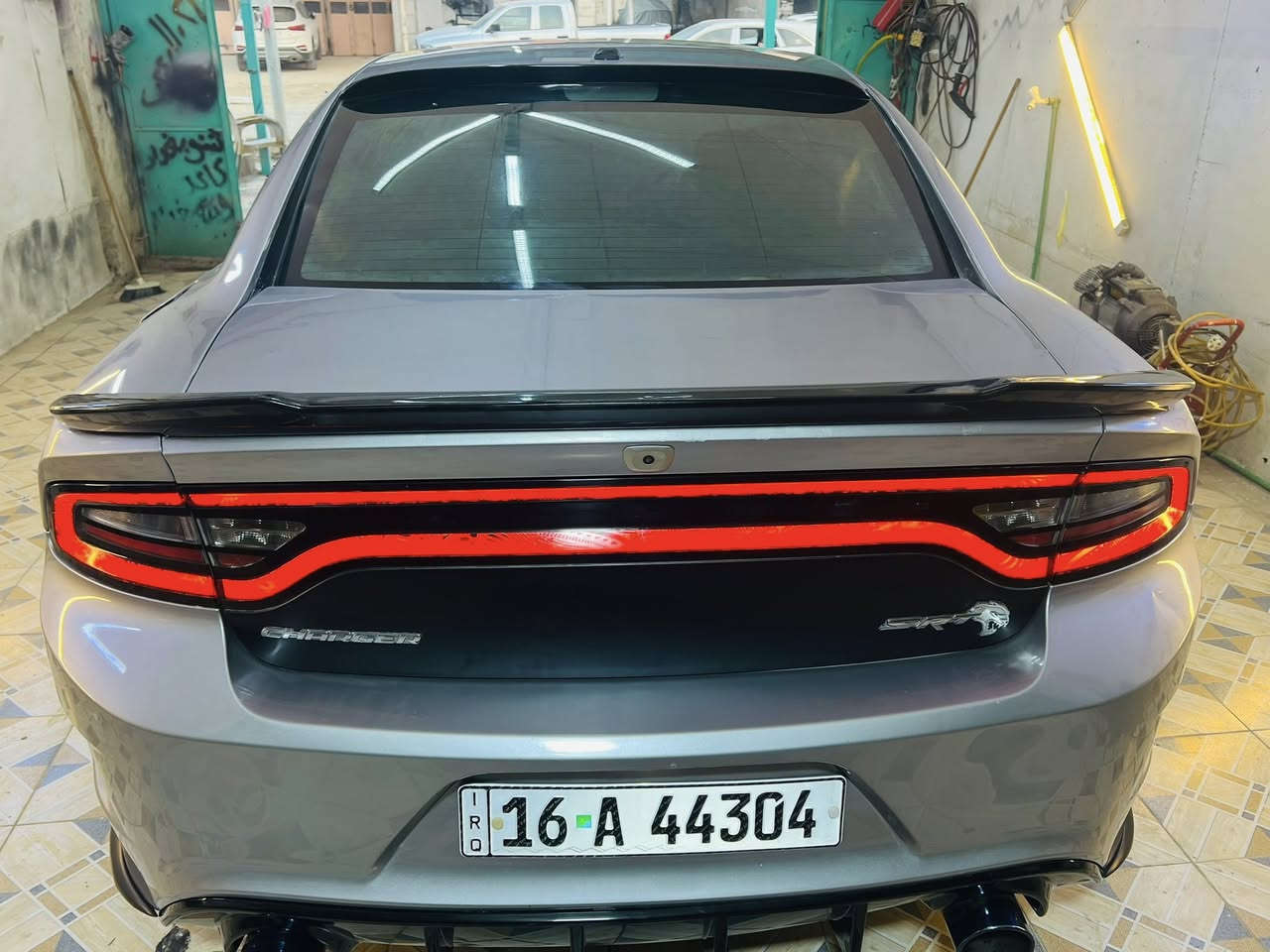 سلام عليكم
چارجر موديل 2015 رقم قادسيه بسمي سنويه جديده

ماشيه 100 عليهه ادامه كامله جاهزه السياره من كلشي

مكينه 3600   بيهه صبغات ابيع احزام  سبب الصبغ چان

عليهه إضافه وأي بدي  ورجعناهه عل بلاد ف لذالك سبب

صبغنه مكاناتهن بدون معجون بس رش

رايديها ب160 وبيهه مجال قليل  مكان السياره دوانيه 

مهناويه ***********
