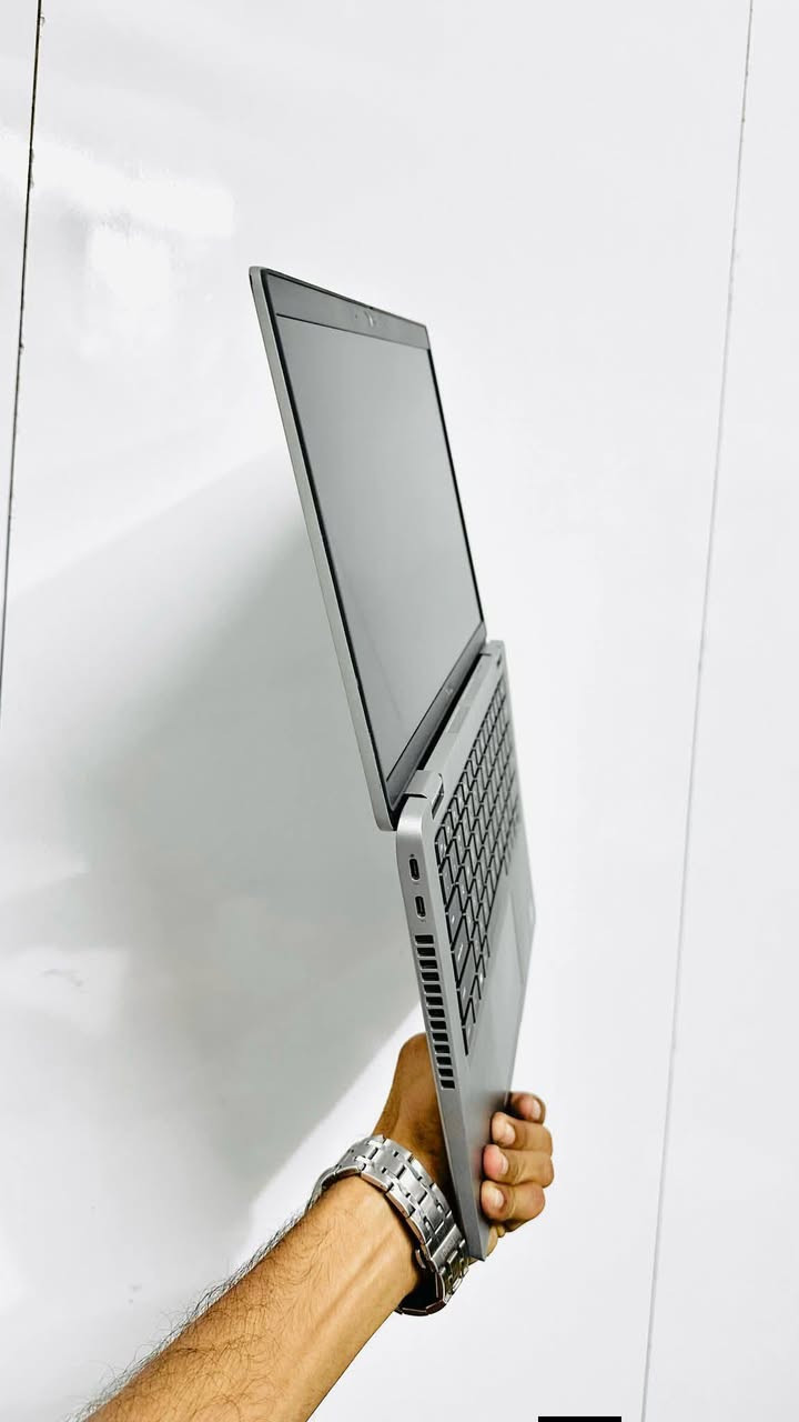 🔥 لابتوب Dell Latitude 5420 | وحش الجيل الـ 11 بين يديك 🔥
هل تبحث عن جهاز لا يعرف المستحيل؟ هل سئمت من البطء والتعليق؟ إليك "ماكينة الأداء" التي تجمع بين الفخامة المطلقة وقوة الـ Core i7 الصاعقة. هذا ليس مجرد لابتوب، إنه استثمارك الأفضل للنجاح!

🚀 لماذا هذا الجهاز هو "الخيار الأول" للمهندسين والمبرمجين؟

المعالج الجبار (The Engine): Intel® Core™ i7-11th Generation - معالج صُمم لكسر حدود السرعة في تنفيذ أضخم العمليات والبرامج.

السرعة الخارقة: هارد SSD NVMe يجعل الجهاز يفتح في لمح البصر ويحول نقل البيانات إلى عملية فورية.

أداء سلس جداً: ذاكرة RAM 8GB تمنحك استقراراً تاماً تحت ضغط العمل المستمر.

تصميم "ألترا بوك": أنيق، نحيف، وخفيف بشكل مذهل، مع متانة عسكرية تتحمل أقسى ظروف العمل.

✨ مميزات ستجعلك تعشق هذا الجهاز:

شاشة سينمائية: 14 بوصة بوضوح FHD وألوان تجعل كل تفصيل ينبض بالحياة.

منافذ المستقبل: يحتوي على Thunderbolt™ 4 - أسرع منفذ في العالم للشحن ونقل البيانات.

بطارية "ماراثونية": ذكاء اصطناعي يوزع الطاقة ليضمن لك أطول فترة عمل ممكنة بعيداً عن الشاحن.

خصوصية فولاذية: غالق كاميرا ميكانيكي لضمان أمانك وخصوصيتك في كل وقت.

💰 السعر: [425,000 وبي مجال بسيط] 💰

(سعر منافس جداً مقابل مواصفات الـ i7 الجيل الـ 11 والنظافة الفائقة)

الحالة: الجهاز بحالة "جديد تماماً" (Mint Condition)، خالي من أي خدوش ومفحوص قطعة قطعة.

توصيل مجاني لكل محافظات العراق


**إذا كنت صاحب هذا الإعلان وتريد حذفه لأي سبب، رجاءا أرسل رسالة إلى الدعم الفني**