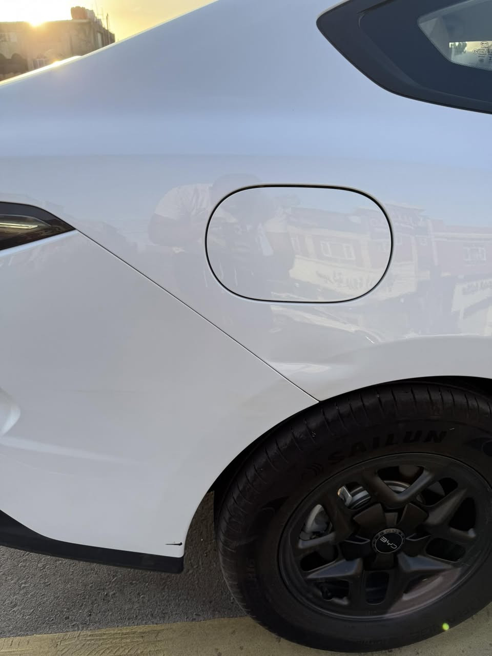 سلام عليكم BYD سيل 05 للبيع 
مكفولة من الصبغ والبارد 
داخل ابيض
سيارة جديدة وما ناقصها شي وبأسمي
ماشيه ١٠٠٠٠ 
سعر ١٩.٨٠٠ بيها مجال شي بسيط 
مكاني بغداد 
***********
