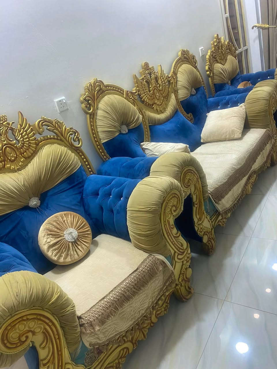 السلام عليكم  تخم ملكي عشر مقاعد  درجة ممتازة للبيع الاتصال على الرقم *********** بي واتساب

