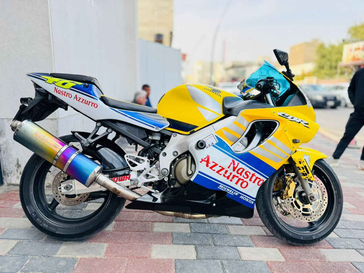 السلام عليكم ورحمه الله وبركاته شباب دراجه افواراي مكفولة كفاله عامه شرط الوكالة ماشيه حقيقي ٣٥ الف 
مكان الدراجه الانبار الرمادي السعر ٣٢ بيه مجال دراجه 
بدون رقم للاستفسار الاتصال على الرقم ***********
أو خاص ومتواجد واتساب
