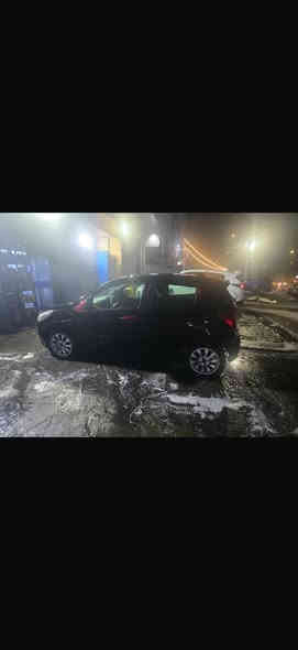 السلام عليكم شوفر سبارك هاتش باك حادثها خلفي موديل ٢٠١٩ نظيفة ماشية تقريبا ٣٥ الف ميل تخم تاير جديد شاشة وكامرا خلفية محركها اربعة سلندر ١٤٠٠  ومابيها اي نقص مطلوب مراوس مع فينو والفرق حاضر التواصل واتس اب ***********
