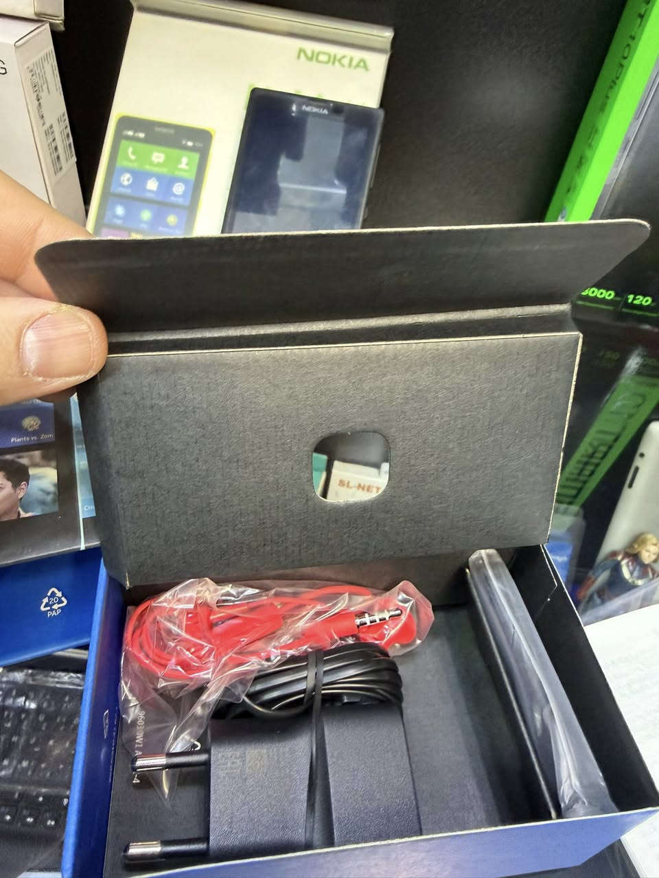 نوكيا X بالباكيت لوك


**إذا كنت صاحب هذا الإعلان وتريد حذفه لأي سبب، رجاءا أرسل رسالة إلى الدعم الفني**
