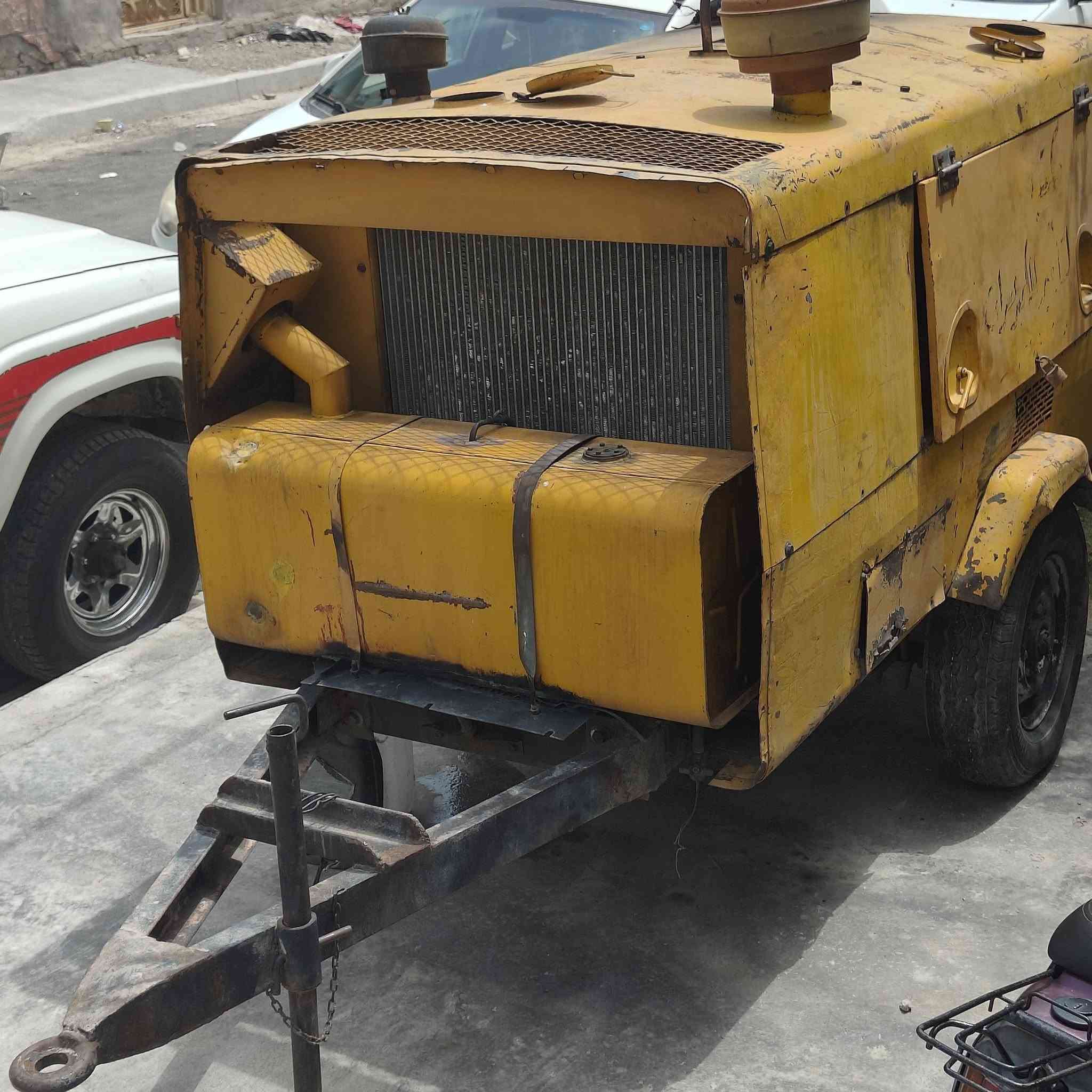 كمبريسر هواء للبيع مكينه نظيفه وخير من الله مناقصه اي شي
حجم 265
نوزلات جدد راديترات جدد 
مابيهه حماوه 
32ورقه وبيه مجال 
للاستفسار ***********
