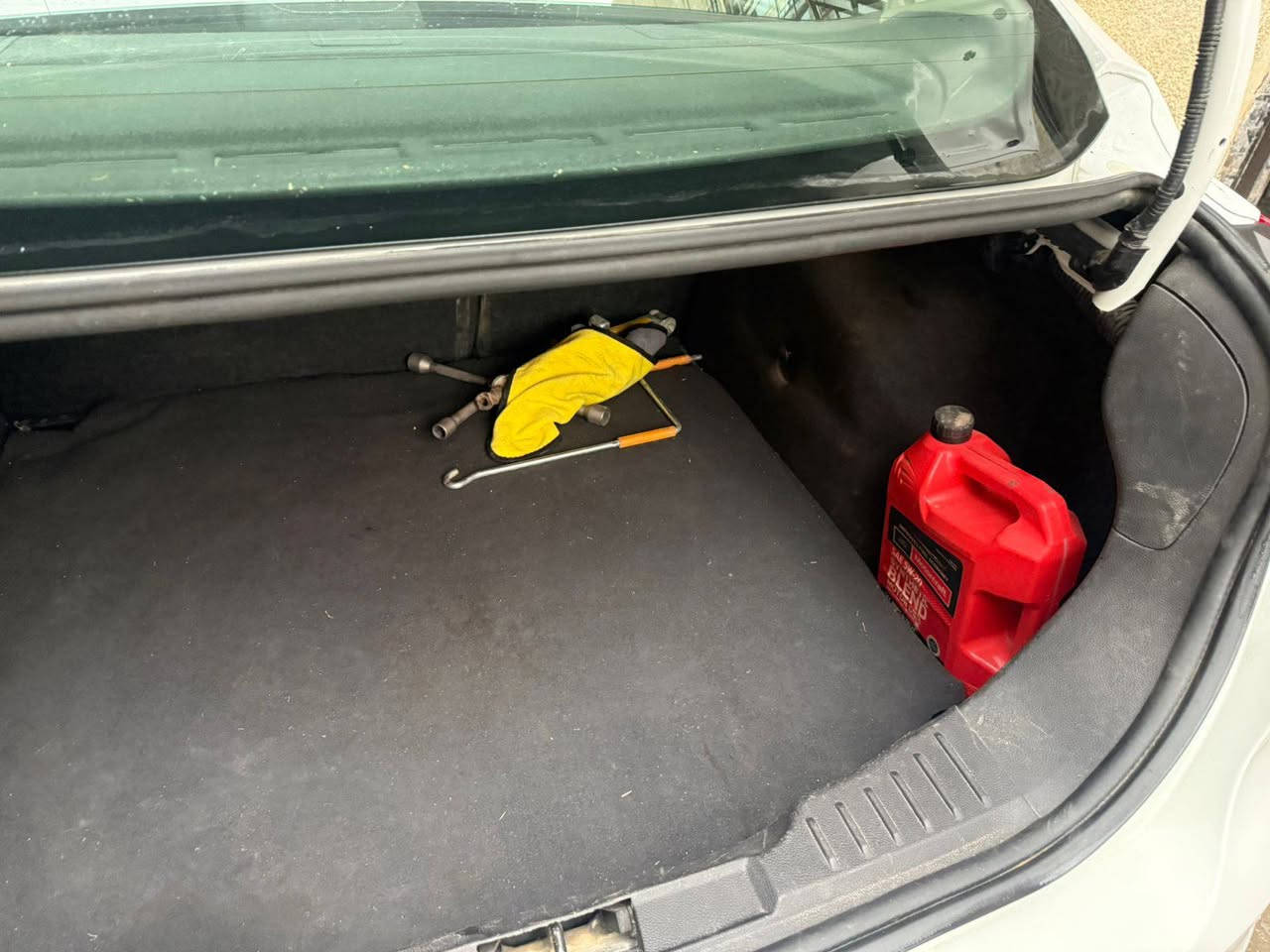 18 فورد 
تخم تاير جديد 
صدر أمامي خلفي جديد
باتري جديد 
تدفئة استيرن وكشنات أمامي
محرك 1500 تيربو 
كير نظامين أوتو وعادي 
تحكمات جهتين
حساسات وكاميرا دواره خلفية
 ب 90 وبيها مجال: حادثها بدون دواخل وبدون تبديل
 ذي قار دولي جديد
مكان بغداد 
اتصل *********** بغداد, العراق
