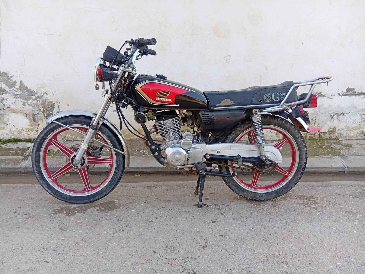 سافين للبيع منفيس مكينه كبس كله شغال موديل 2020 سعر 350 ألف وبي مجال شراي يتصل ***********
