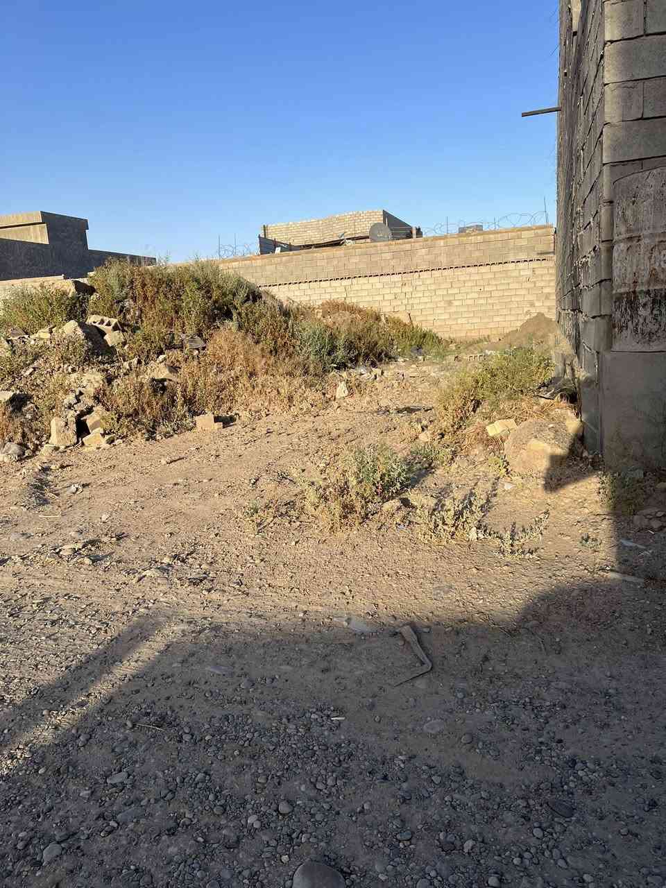 سلام عليكم نص  قطعة ارض في جمعية الإمام مساحته 125الواجه 6 وربع النزال 20 نهايت التبليط بصفه طابو ملك صرف 
فرع فوج المغاوير باقي التفاصيل *********** ومتوفر كافة العروض القطع الاراضي
