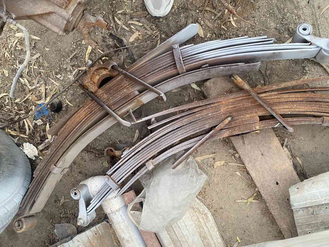 سبرنغ عالي شوفر ثمانينات سعر ١٢٥ الف مكاني بغداد شارع فلسطين
***********
