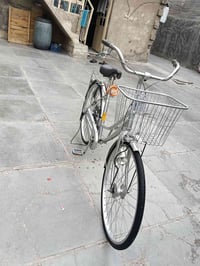 بايسكل بناتي للبيع حساس بايسكل نضيف السعر 100 الف  المكان بغداد / الفض...