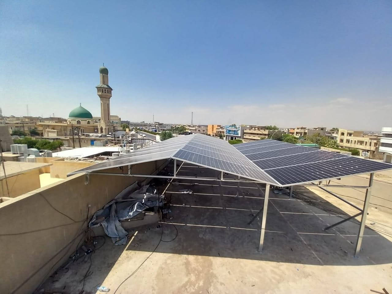 منظومة جديدة في مدينة الموصل - موصل الجديدة شارع بغداد الموقع الاول لمرطبات فانتا 
التجهيز : 50 صباحا و 30  مساءا  من "شركة الطاقة الذكية"   
 اسم الزبون  :  السيد مهند محمد زكي - مرطبات فانتا  
الموقع: موصل الجديدة شارع بغداد

⚡ مواصفات المنظومات
المنظومة الاولى:  منظومة تغذي  50 امبير صباحا و 30 امبير مساءا   

🔹 انفيرتر 12 كيلواط هورايزن  
✔️ضمان 8  سنوات
🔹 بطاريات ليثيوم 15.36 shine عدد 2 
✔️ ضمان 7 سنوات
🔹 ألواح شمسية 620 واط عالية الكفاءة
✔️ ضمان 12 سنة

📊 أداء المنظومة:
☀️ إنتاج ممتاز خلال ساعات النهار لتغطية الأحمال الأساسية وتقليل الاعتماد على الكهرباء غير المستقرة.

💡 لماذا الطاقة الشمسية؟
✔️ كهرباء مستقرة طوال اليوم
✔️ تقليل كبير في مصاريف المولدات والوقود
✔️ تشغيل الأجهزة المنزلية بأمان وراحة
✔️ استثمار طويل الأمد يوفر عليك لسنوات

👷‍♂️ في "شركة طاقة الذكية" (https://www.taqa-smart.com) نقدم:
✅ منظومات منزلية وزراعية وصناعية
✅ منظومات On-Grid
✅ مكونات أصلية وضمانات حقيقية
✅ كادر هندسي متخصص وخدمة احترافية

الموقع الاول : بعشيقة شارع البانزيخانا 
الموقع الثاني : الموصل الطريق الرابط بين سايدين سعدي مهدي وتقاطع المصارف 
📞 للاستفسار والتواصل:
Korek: ***********
Korek: ***********
Asia: ***********
Korek: ***********

🌐 "الموقع الرسمي لشركة طاقة الذكية"
https://www.taqa-smart.com

☀️ استثمر بالشمس… وودّع مشاكل الكهرباء.

#الطاقة_الشمسية
#شركة_طاقة_الذكية
#منظومات_شمسية
#SolarEnergy
#الموصل
#Roj_Solar
#Sun
#Taqa_Smart 
#Bashiqa 
#Mosul 
#طاقة_ذكية
