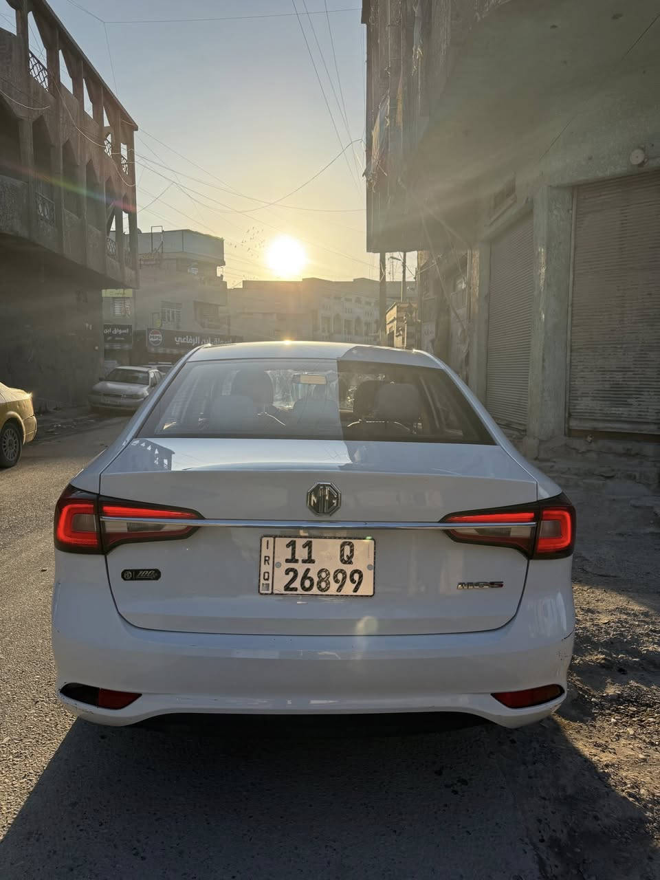 السلام عليكم 
للبيع  MG 5 ابيض اللون ، موديل 2024 خليجي 
نص مو فول 
بيها شبر بارد بالجاملغ الامامي 
و ضربة بسيطة كلش بالباب الخلفي من واحد خير ابو عربانة ضرباها و طفر 😂 
و طخات بسيطات كلش بالدعامية 

ماشية 58 الف كيلو 

سنوية جديدة ، هزة جديدة 
رقم بغداد 
التحويل ثاني يوم 

السعر 97 ورقة
مكاني بغداد ، الحرية 
***********
