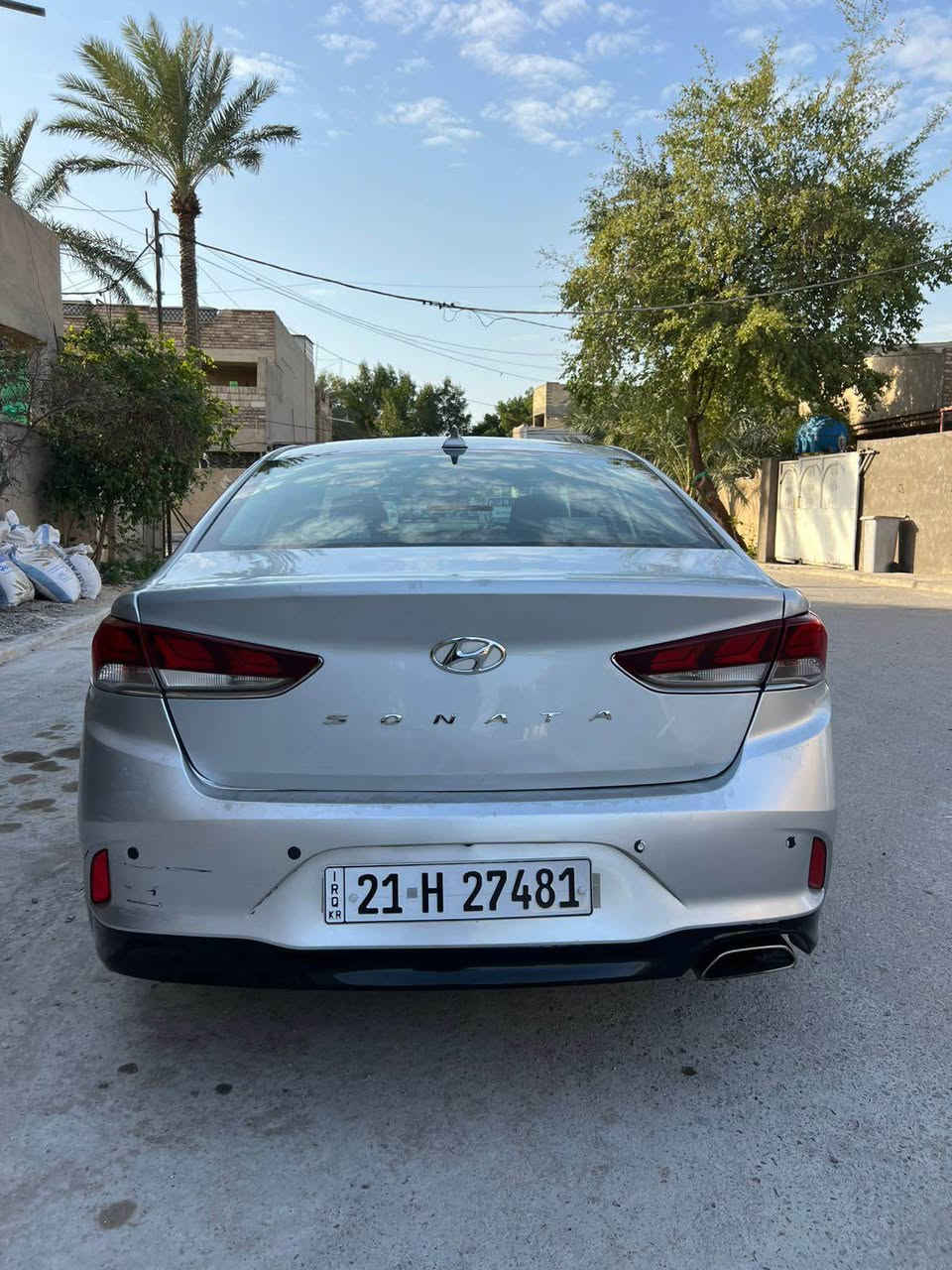 السلام عليكم عندي سوناتا 2018 للبيع سيارة جديدة رقم شمالي باسمي وارد امريكي حادث خلفي صور الحادث مرفقة بالمنشور كير مكينة كلة بلاد مواصفات 
1-شاشة جبيرة 
2-كامرة دوارة 
3-اشاير بالمري 
4-ويل كب 
5-داخل لونين 
6-رادارات جانبية 
7-ثلاث وضعيات قيادة 
8-مكينة 2400 
مكان السيارة بغداد للاستفسار الاتصال *********** بغداد, العراق
