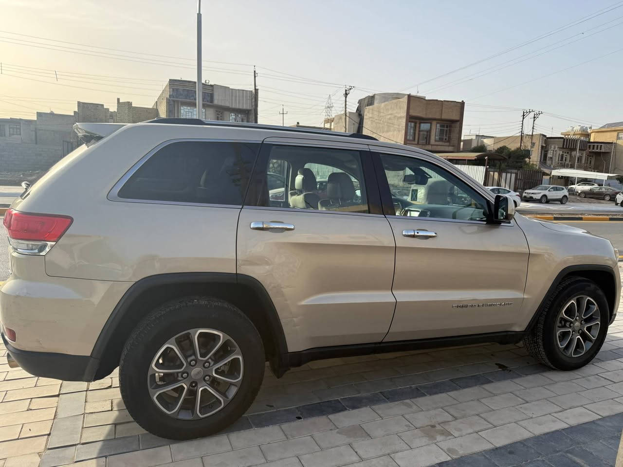 السلام عليكم جيب مديل 2014 سيارة نص فول حادثة ب امريكا قطعتين وحالين زادت قطع فقط يعن 3قطع بيه سيارة أحله من الصوار جهازة مكينه وكير كفاله تخم تاير جديد باتري جديد رقم بغداد بسمي تحويل ثاني يوم السعر 165 بيع فقط وسعر بلاش وبلا عافيه على ياخذة ***********
