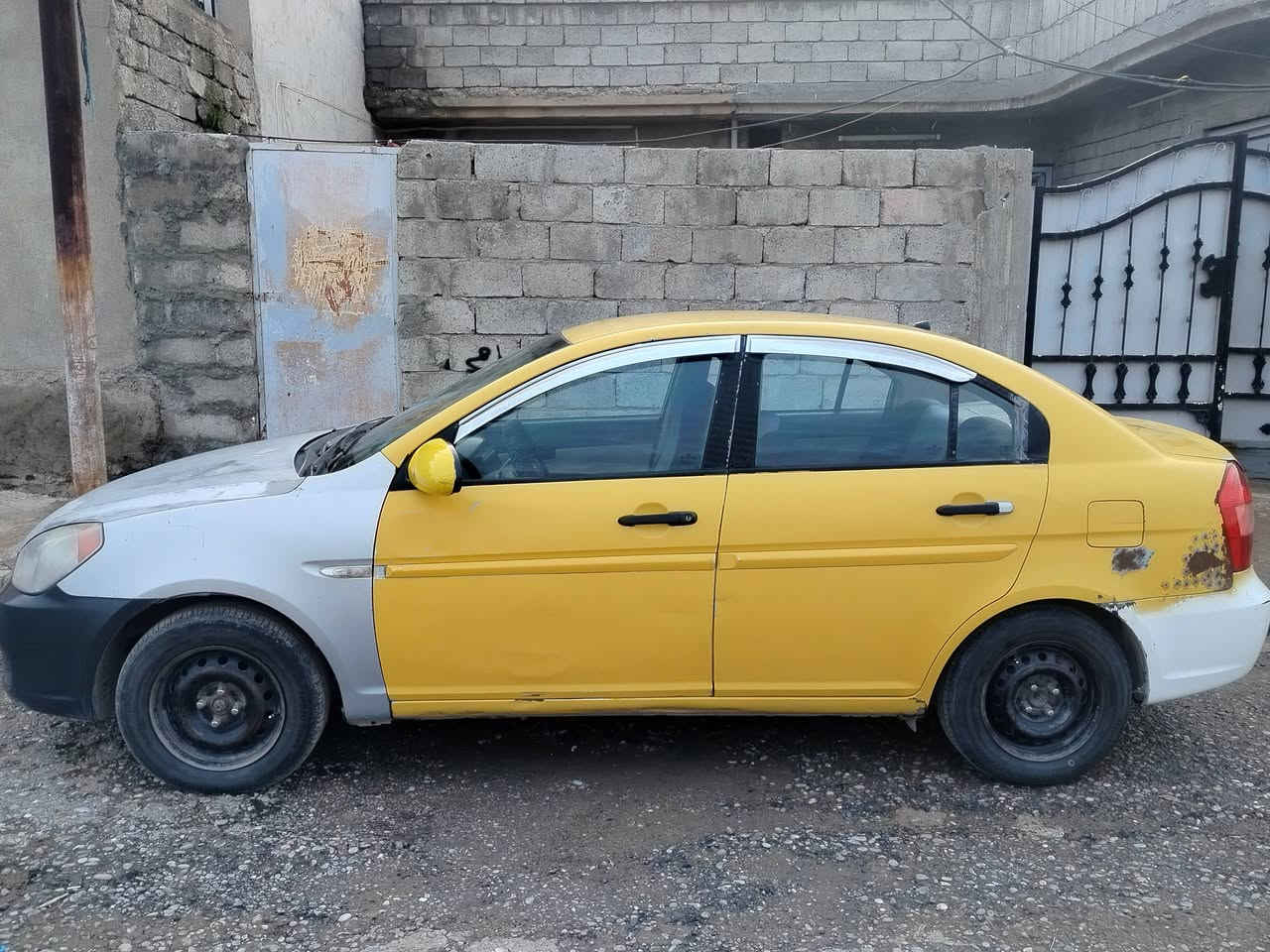 السلام عليكم للبيع سيارة اكسنت موديل٢٠٠٨طخه خفيفه جاملغ الامامي بدون دواخل وطخه خفيفة بالجاملغ الخلفي كير محرك شرط صاحبها الشرعي في حي العربي كير اوتو ماتيك جامعات كهرب شرط التحويل والوكالةالسعر ٧٧ وبيها مجال الاستفسار على الارقام ***********او***********
