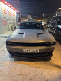 جالنجر 2017 sxt لون اسمنتي شاشة كبيرة فتحة سقف ماشية 99 الف ميل  رقم ا...