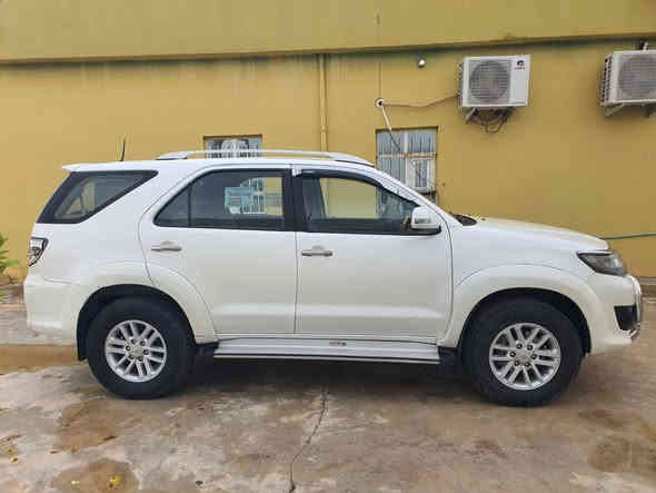 #السلام عليكم
فورتشنر _ SRS
موديل _ 2013
( 7 ) سبعة راكب 
محرك 4 سلندر شرط ما مفتوح 
دفع رباعي ( فور ويل )
ماشية 166 حقيقي
طخم تاير وصدر قبل شهر شديتو جديد 
دبل فيت بم مشدود جديد 
تدفئة تبريد شرط ( 3 ) ثلاث قطع 
داخل بيجي و صاج 
رقم نينوى ألماني بأسمي شهر ال _ 6 _ 2026 _
بدون ضرر فقط ملاحضات موجودة بل سونار 

العنوان _ الشرقاط اسديره 

السعر 195 وبي مجال 

***********
***********
