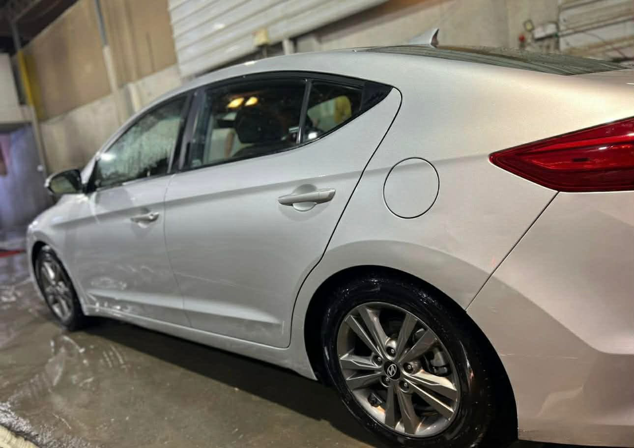 السلام عليكم من رخصة الادمن المحترم النترا 2018 رقم اربيل الدولي الجديد
وارد امريكي حادثها فقط باب الصدر وبيها بالعراق طخه بسيطه بخشم الجامرلغ الامامي والسونار مع الصور
سنويه جديده+ رقم جديد+ هزه جديده+ فحص كير + مكينه + صدر كله مكفول السياره ماشيه76 الف ميل
صدرها جديد السياره مال زيرو
السياره بدون نقص متذب عليها الف دينار
المواصفات
شاشه جبيره لمس + ابل كار بلي رادار جوانب + خلفي
اشاير بالمري
نحكم سترين جهات 2 + كروس سرعه حويل + وكاله اني حاضر وبأسمي السياره مكان السياره بغداد : المنصور 
السعر 120 وبيه مجال

 الاتصال على الرقم ***********
