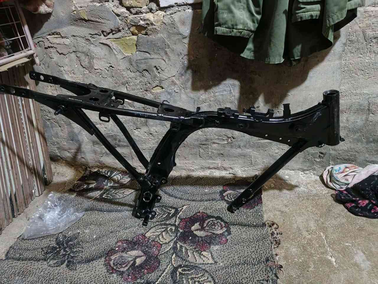 شاصي للبيع مديل 18مصبوغ وكامل صبغ حراري ***********
