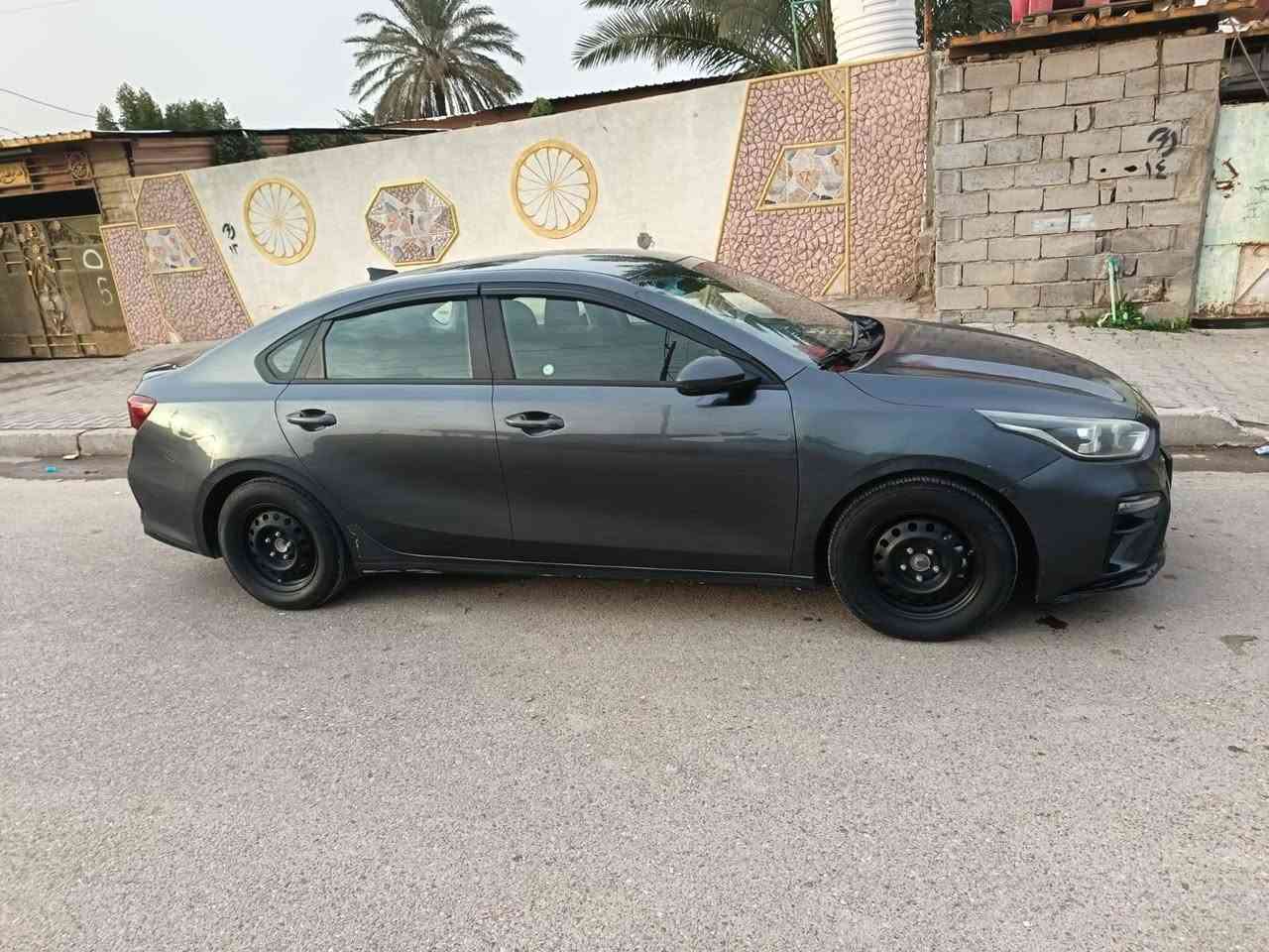 السلام عليكم للبيع فورتي وارد امريكي موديل 2021 بيها قطعتين صبق بس جاملق امامي وبنيد ماشيه 109 رقم بغداد مكينه وكير وصدر وتخم تاير تبريد تدفئة شغال سياره جاهزة من كلشي مكاني بغداد المحمودية السعر 123
***********//***********
