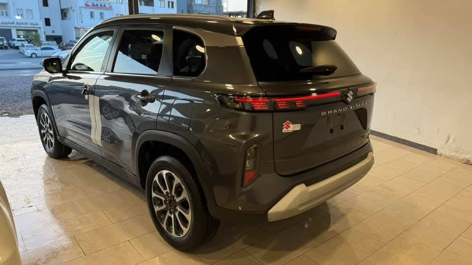 اخوان سلام عليكم سازوكي ياباني مديل2025 فول مواصفات كلشي موضح بل صور السياره مرقمه وكامله مداور ثاني يوم خدميه بمعنه الكلمه ماتخسر عليهه الف دينار مكان السياره سماوه رميثه الشراي يتصل اويدلل ***********
