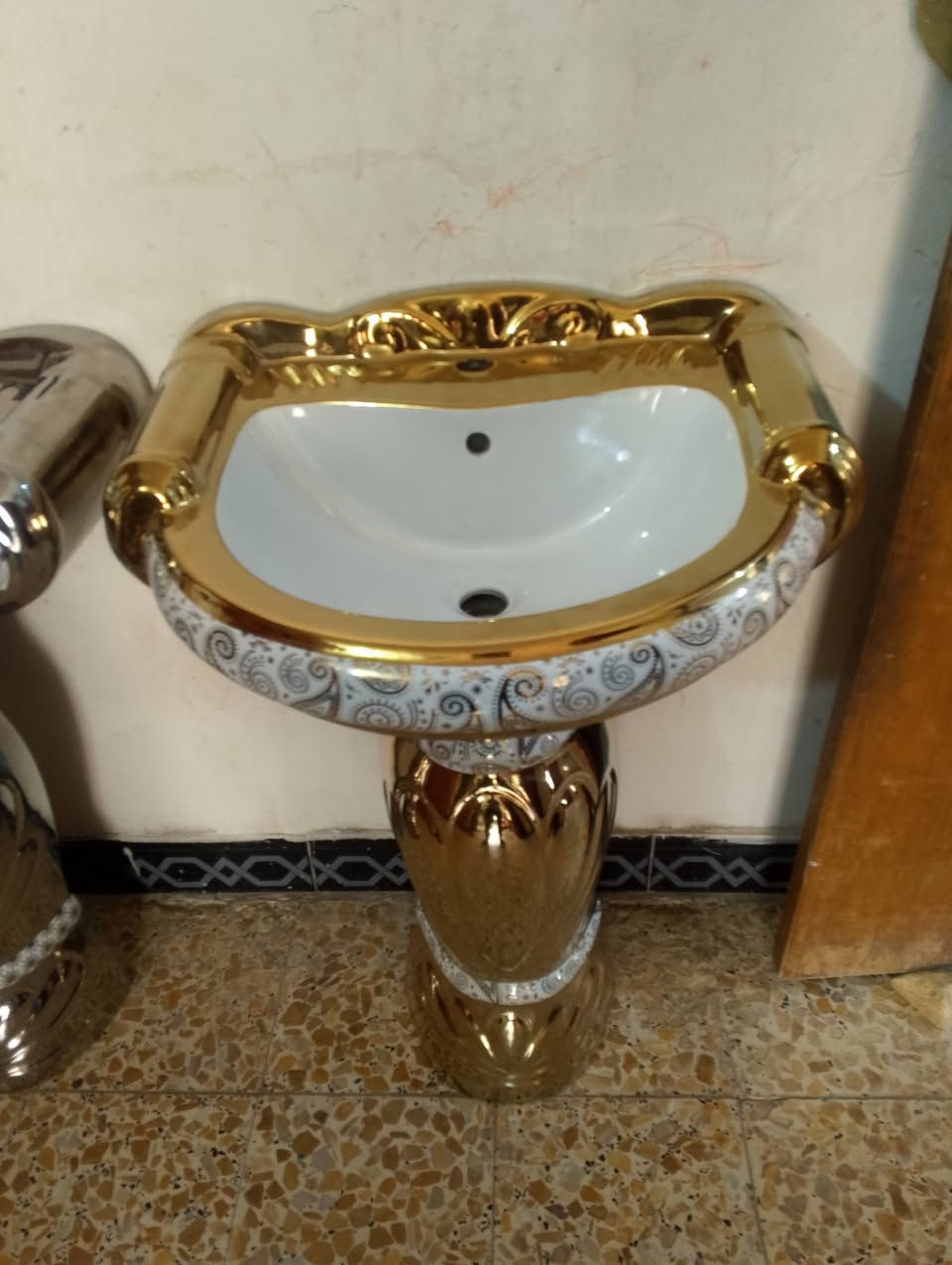 سلام عليكم مغاسل غير مستخدمات 110 بيهن مجال مكاني حله ابي غرق ***********
