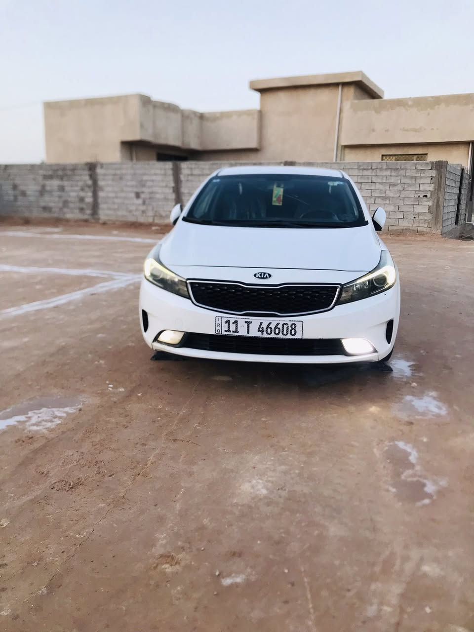 يا الله للبيع كيا سيراتو موديل 2017 مكفوله ماعده دوسه صبغ والباقي كفاله
المواصفات
لد نهاري 
اشاير بالمري 
مري شفط 
يدات نيكل 
اربع تجاوي 
ساحبه 
ويل كب 
شاشه كامره 
تحكم استيرن جيهتين 
وبعد بيه مواصفات 
رقم بغداد انكليزي بسمي 
السعر ب 135 وبيه مجال 
مكان السياره سماؤه الوركاء 
اكثر تفاصيل إتصال.                        (***********)
