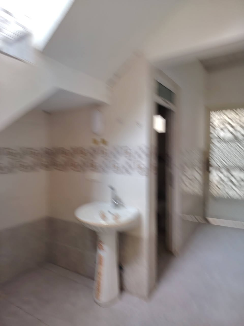 البيت الإيجار مزارع زيونه جمعية العدل مقاطعه ٨٣ مساحه ١٠٠متر طابق واحد بيت ستقبال ومطبخ وهول وغرفة نوم صحيات وبيتونه قرب جامع العدل الإيجار ٢٥٠ الف استفسار تصل على الرقم ***********
