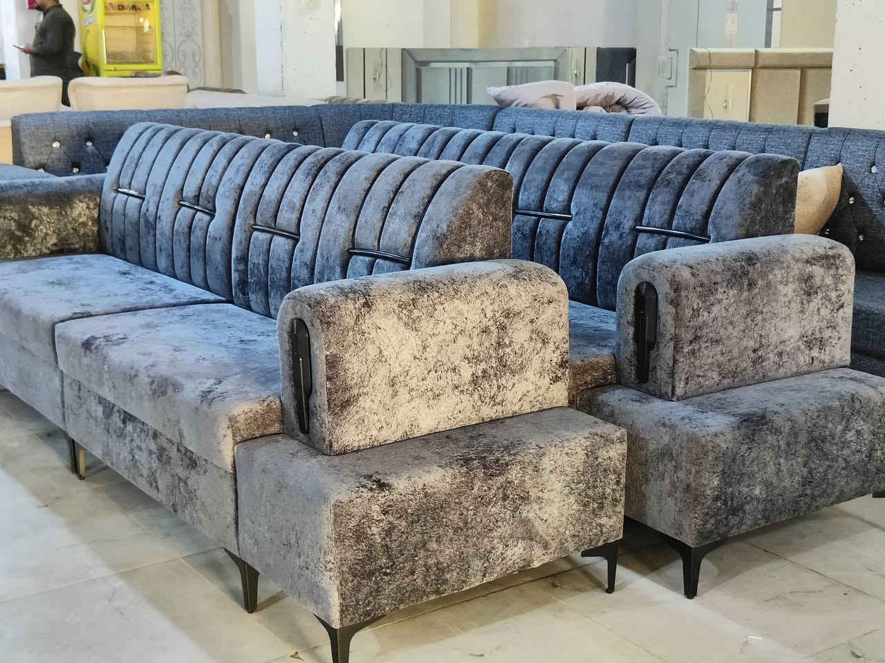 مجمع القيصر فرع  كركوك حي الاسرى   يعلن معملنا 
وعروض خاصه
 
ديوان حسب طلب موديلات و ضمان 3سنوات حقيقي السعر  300 الف
ديوان موديل تركي اسفنج 8 سم ضمان خمس سنوات حقيقي السعر٣٥٠ الف

قياسات الديوان 7 و امتار حسب الطلب المتر ٦٠ الف 
يوجد قياسات الطلب و جيمع الوانات اكثر من 
 ٣٩ الوان 

متوفر بجميع الالوان  لمشاهده الالوان زياره معرضنا 

🏢 العنوان   كركوك حي الاسرى قرب موقف الكوسترات 
 

للاستفسار والتواصل 0783 252 7511  *********** /***********
️
️
