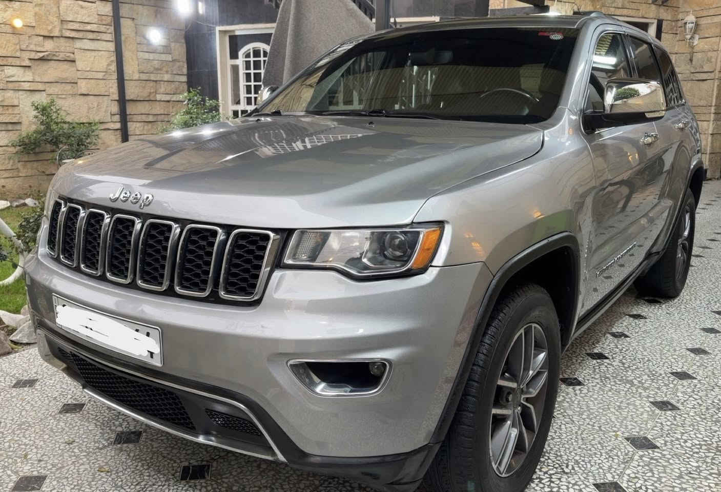 للبيع جيب ٢٠١٩ امريكي فول مواصفات ١/١ لمتد عدة الفتحة
ضرر بسيط بدون ايرباك سيارة جداً نظيفة وشرط الفحص 
رقم سليمانية الجديد هزة وفحص جديد ب ( اسمي لسنوية)
المواصفات:-
١- بصمة تشغيل +ابوب 
٢- خرن ميموري 
٣- فور ويل ( ماوس ) 
٤- جنطة كهرباء 
٥-اطفاء ذاتي عند التوقف
٦- رادارات جانبي + حساسات امامي خلفي 
٧- تشغيل عن بعد 
٨- محرك ٦ سلندر 
٩- شاشة كبيرة 
١٠- كشنات جلد + تدفئة 
١١- ماشية ٦٢ الف 
وباقي المواصفات المعروف للجيب ملاحظه(( ضرره فقط جاملغ صبغ وحافة البنيد صبغ من الجانب بدون ايرباك ))
عنواني بغداد حي الجامعة 
السعر ١٩٨ ورقة 
***********
