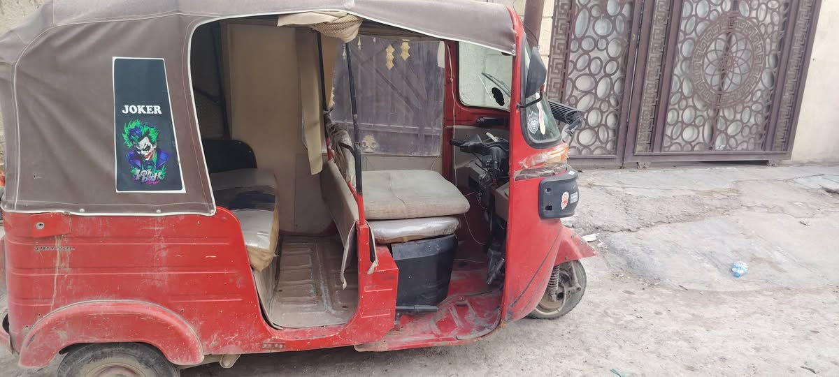 السلام عليكم اخوان تكتك باجاج اوراق للبيع موديل ١٧وداخلة بال١٨ ۔التكتك تحتاج تجفيت او شرك محرك ۔يومية ادير دهن الهة ربع لتر وامشي بيهة  يعني موواكفة  ومثل ماموضح بالفديو ويمكم الصور ۔۔
العنوان ۔بغداد الدورة شارع٦٠
السعر قفل ٣ملاين ۔ 
واتساب 
***********
