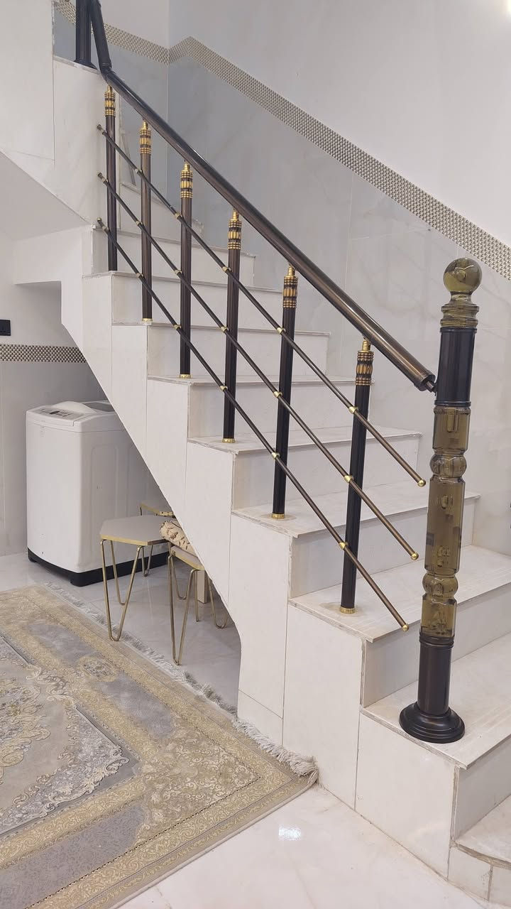 السلام عليكم
للبيع دار ١٠٠ متر طابقين طابوق شغل درجة أولى يحتوي على ٤ غرف نوم  وصاله وستقبال وصحيات العدد ٤ 
العنوان كربلاء حولي مستشفى الكفيل طريق الزوار لاستفسار اتصل *********** او تساب ***********
بناء حديث سنه ٢٥
