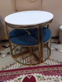 ميز طعام للبيع نضيف كلش تركي اربع كراسي سعر ٩٠المكان بغداد الصليخ للتو...