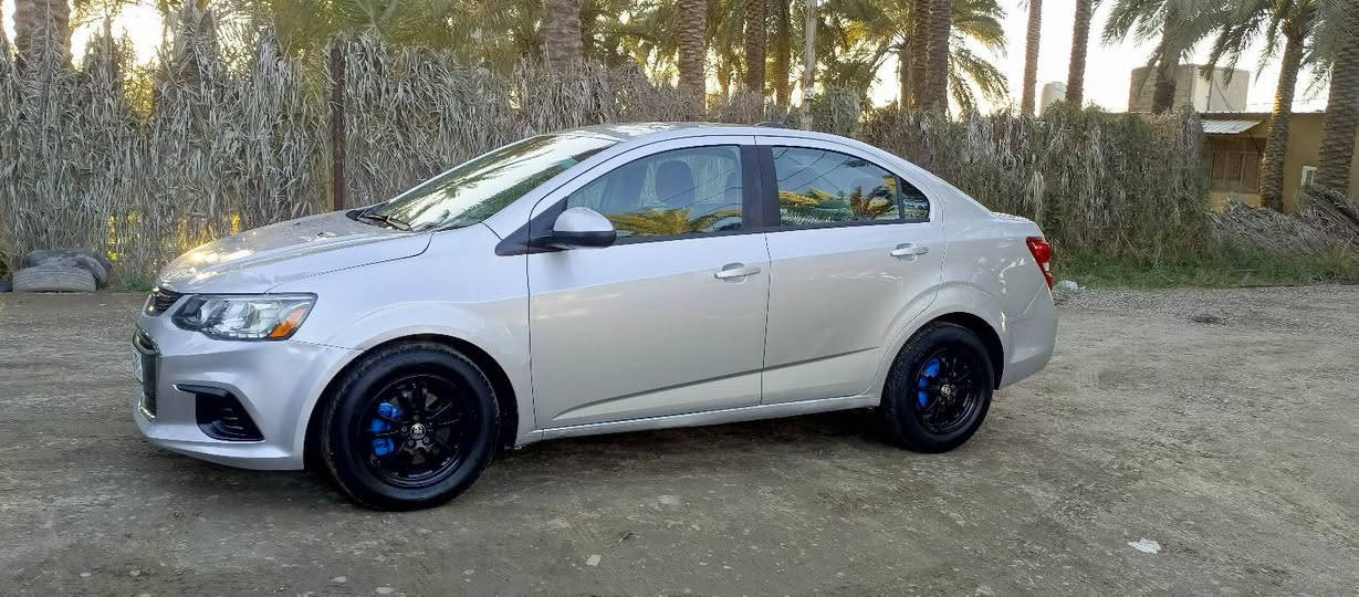 سلام عليكم 
للبيع شوفرليت سونك
موديل2018 وارد امريكي
الشكل الجديد🆕 
حادت جاملغ وبنيد و بيه قطعه صبغ اضافيه اثر جراد
كير مكينه كفاله مكينه 1800 تفس طبيعي ترايه يخبل ماشالله صاروخ🚀 ونسه صرف البانزين تبريد ثلج❄
صدر امامي خلفي جدد
مري كهرباء شاشه كار بلي
كامره خلفيه دواره
دواخل جلد لونين احمر واسود
باتري جديد دوشمه ارضيه وكشنات كامله بل خير 
السياره حلوه وخير من الله سياره جديد 
سعر 94 وبيه مجال بسيط
عنوان بغداد  ... اليوسفيه ناحية القصر الاوسط 
وهذه رقمي ***********
