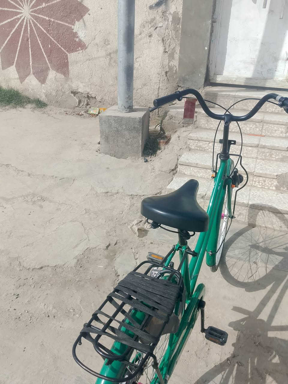 السلام عليكم شباب باسكل للبيع جديد صارلي أقل من شهر منزله من كرار مابي شخط  جديد وحلو موديل 22 سعر خاص رجائن الموشراي لايتعبني ويطل خاص ويصل يسولف سعر خاص مو تعلق وتكول سعر خاص ويرهم مراس بدراجه شحن ***********
