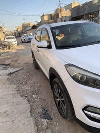 لبيع سياره توسان هونداي موديل 2016السياره بيه  أربع قطع  صبغ  حادثه تك...