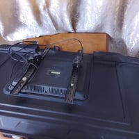 شاشه من نوع دنكه اشاشه سمارت يعني تكنك وبيهة مواقع ذكيه بس مشكلتهة راي...