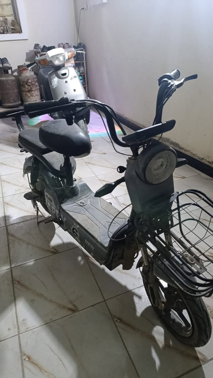 السلام عليكم دراجه شحن حجم 14 مابيه شي فقط بطاريات تبديل المكان الناصريه مركز السعر140 وبيه مجال رقم تلفون ***********
